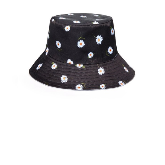 Alice & Olivia X FFF duffle bag & hat bundle - Picture 10 of 11